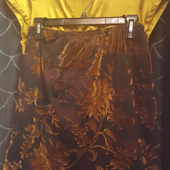 Express golden 100% silk blouse, as new! Size Medium - Picture 3 of 9